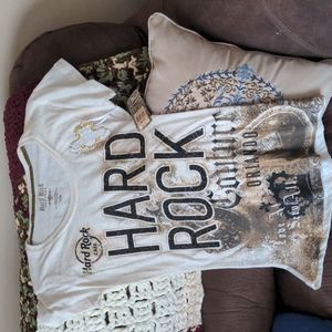 🔥DO NOT BUY🔥TRADED with @lovemealways86🔥Hard Rock Couture Teeshirt